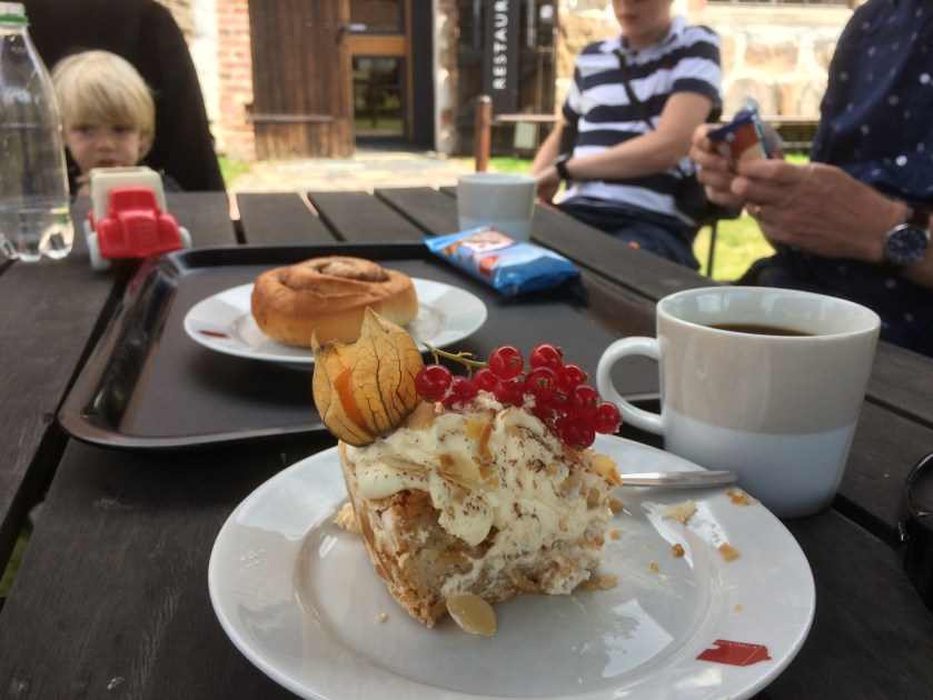 7A4E455E-6B99-47C8-A8C7-41990C0B4AA3