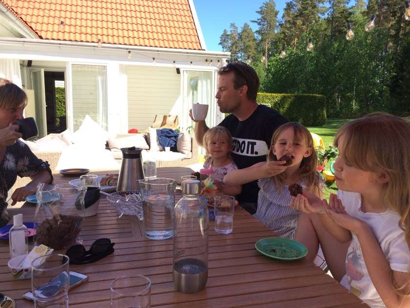 FDD28B8F-EBE9-406E-B67D-9AFEDC229490