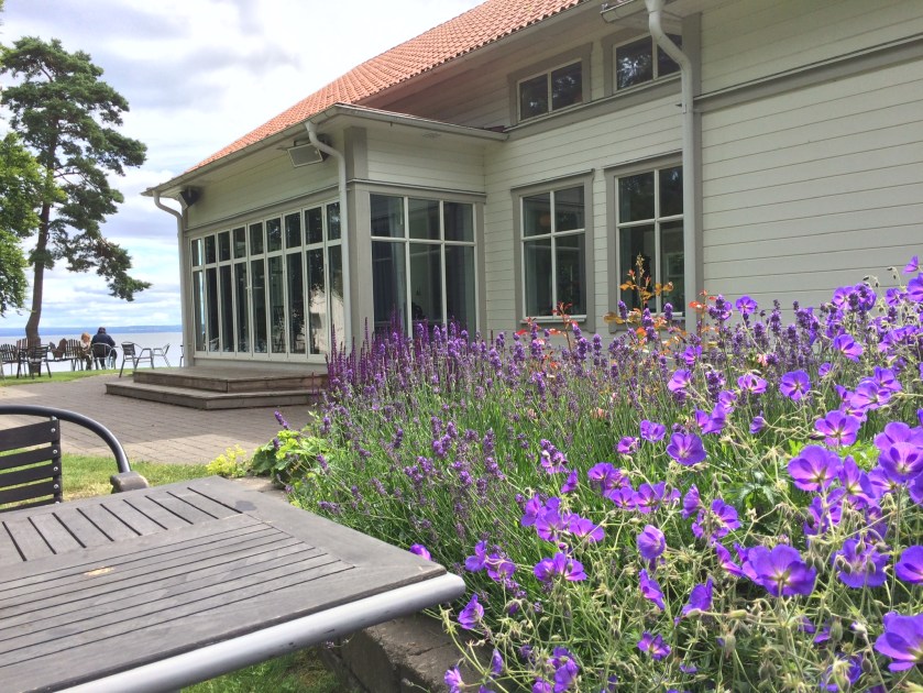 243DAAF0-CD22-4FE4-9090-E895FA03516B