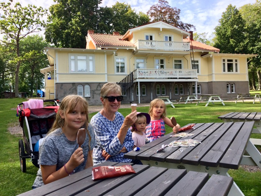 1B05BAB6-82F1-4D72-BE58-607FCA70D30B